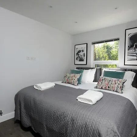 Aisiki Apartments: Pet-Friendly Duplexes with Air Con & Free WiFi Finchley Exterior photo