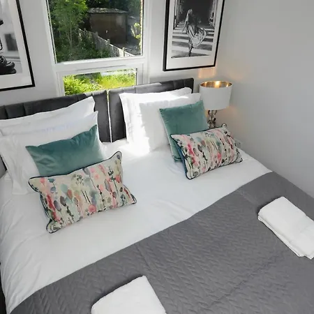Aisiki Apartments: Pet-Friendly Duplexes with Air Con & Free WiFi Finchley Exterior photo