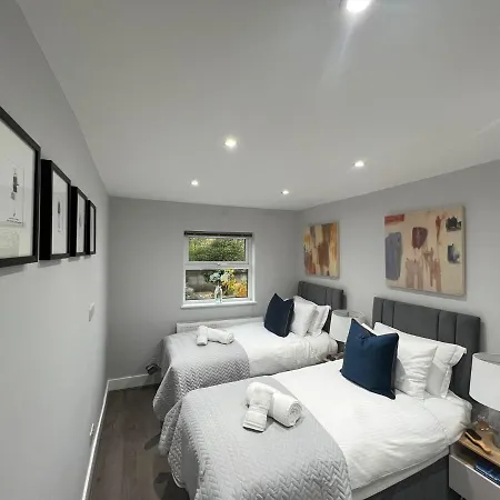 Aisiki Apartments: Pet-Friendly Duplexes with Air Con & Free WiFi Finchley Exterior photo
