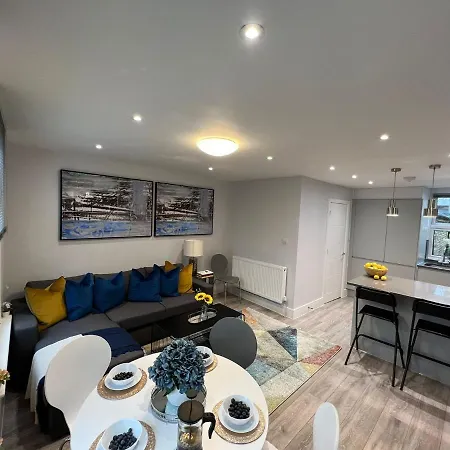 Aisiki Apartments: Pet-Friendly Duplexes with Air Con & Free WiFi Finchley Exterior photo