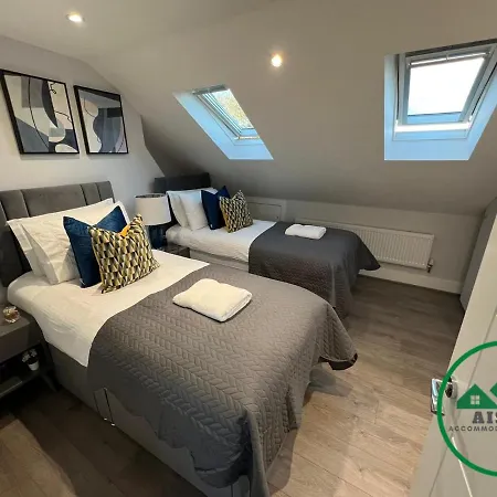 Aisiki Apartments: Pet-Friendly Duplexes with Air Con & Free WiFi Finchley Exterior photo