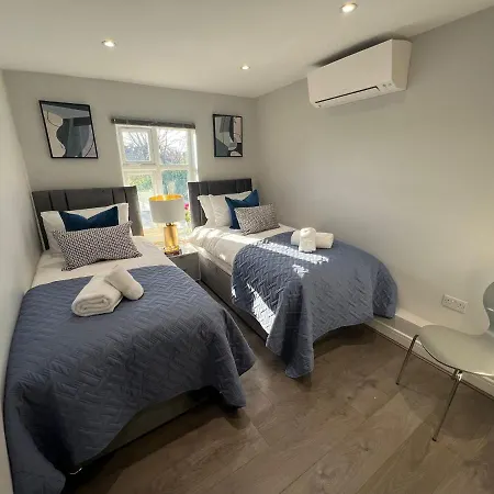 Aisiki Apartments: Pet-Friendly Duplexes with Air Con & Free WiFi Finchley Exterior photo