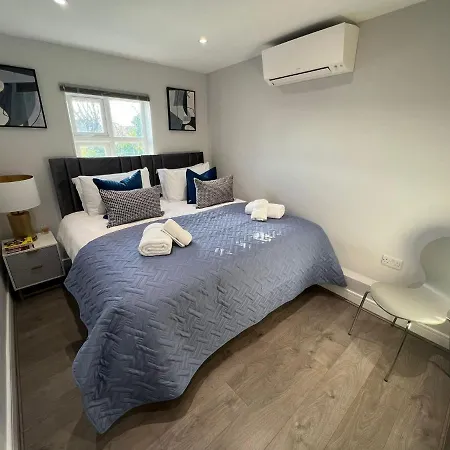 Aisiki Apartments: Pet-Friendly Duplexes with Air Con & Free WiFi Finchley Exterior photo