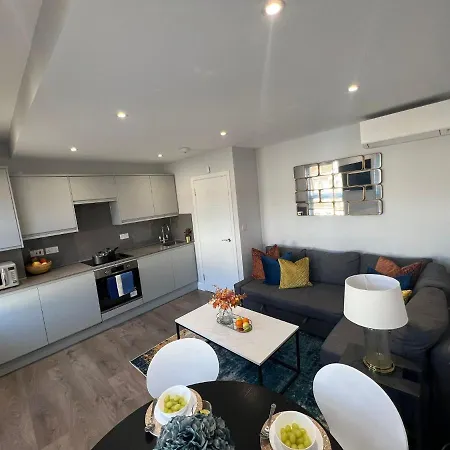 Aisiki Apartments: Pet-Friendly Duplexes with Air Con & Free WiFi Finchley Exterior photo