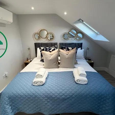 Aisiki Apartments: Pet-Friendly Duplexes with Air Con & Free WiFi Finchley Exterior photo