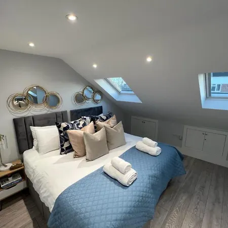 Aisiki Apartments: Pet-Friendly Duplexes with Air Con & Free WiFi Finchley Exterior photo