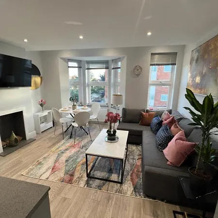 Aisiki Apartments: Pet-Friendly Duplexes with Air Con & Free WiFi Finchley Exterior photo