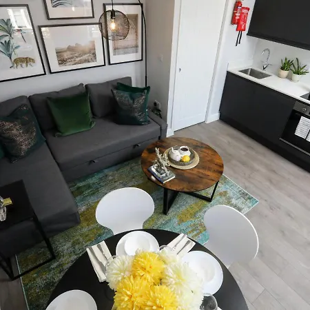 Aisiki Apartments: Pet-Friendly Duplexes with Air Con & Free WiFi Finchley Exterior photo