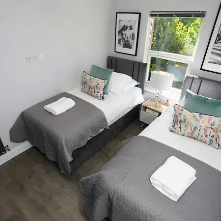 Aisiki Apartments: Pet-Friendly Duplexes with Air Con & Free WiFi Finchley Exterior photo