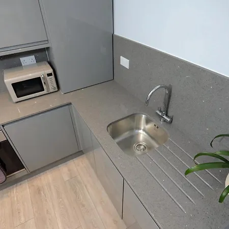 Aisiki Apartments At Stanhope Road, North Finchley, Airconditioned Multiple 2 Or 3-Bedroom, Pet-Friendly Duplex Flats, King Or Twin Beds With Free Wi-Fi Exterior photo