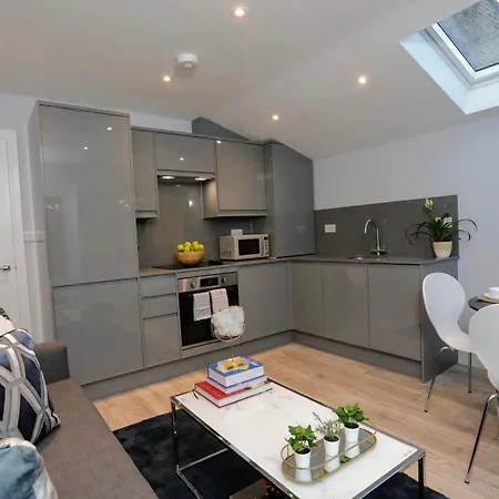 Aisiki Apartments: Pet-Friendly Duplexes with Air Con & Free WiFi Finchley Exterior photo
