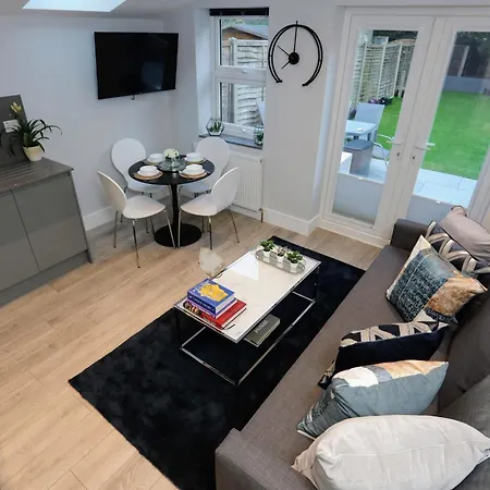 Aisiki Apartments: Pet-Friendly Duplexes with Air Con & Free WiFi Finchley Exterior photo