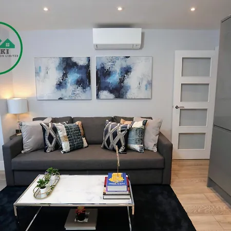 Aisiki Apartments: Pet-Friendly Duplexes with Air Con & Free WiFi Finchley Exterior photo