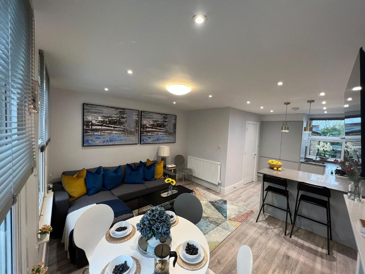 Aisiki At Stanhope Road, North Finchley, Airconditioned Multiple 2 Or 3-bedroom, Pet-friendly Duplex Flats, King Or Twin Beds With Free Wi-fi Apartment *