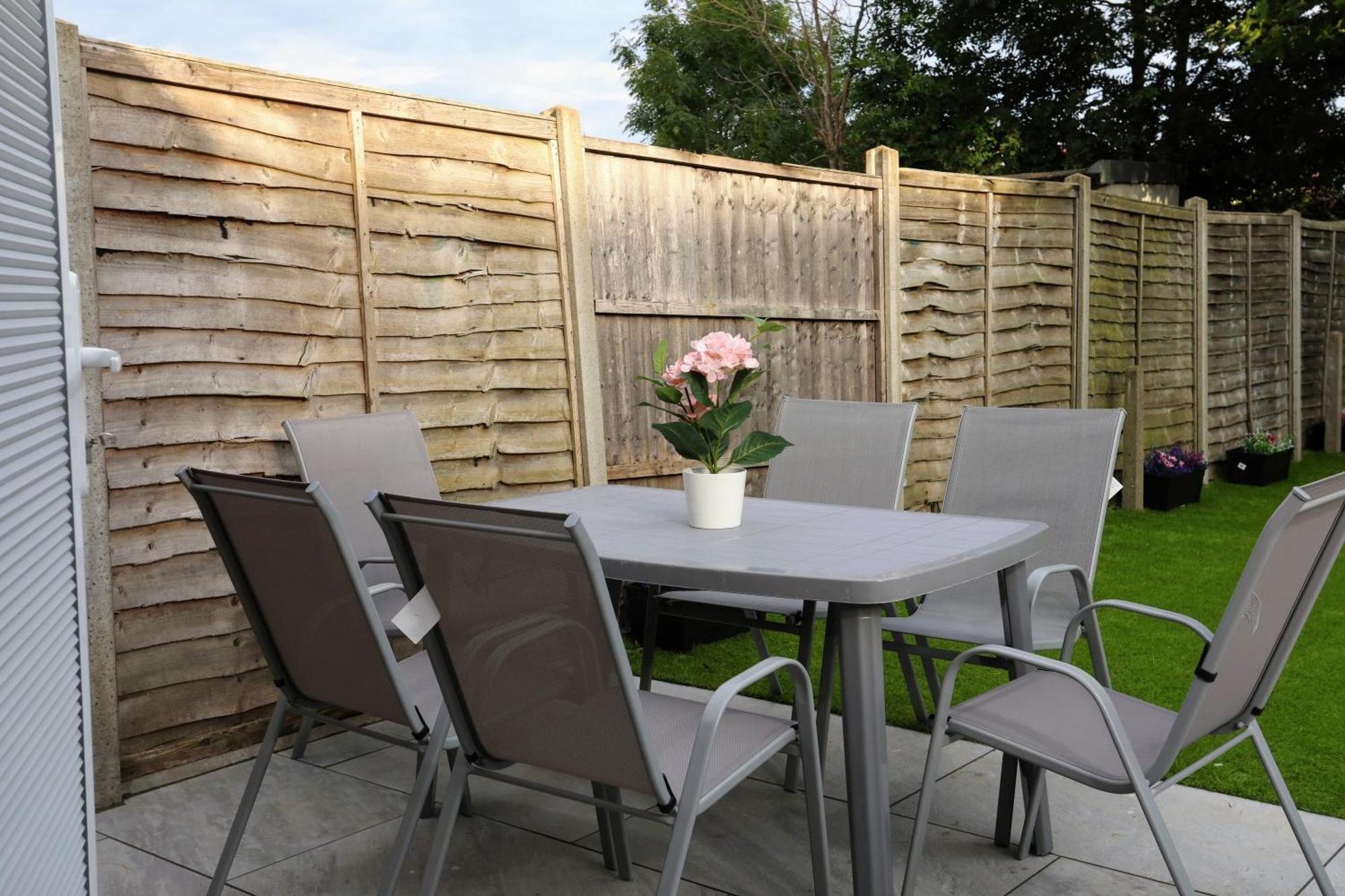Apartment Aisiki At Stanhope Road, North Finchley, Airconditioned Multiple 2 Or 3-bedroom, Pet-friendly Duplex Flats, King Or Twin Beds With Free Wi-fi *