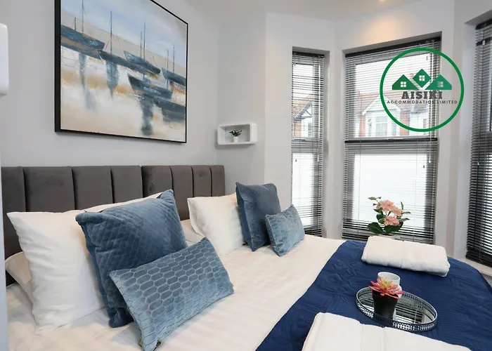 Aisiki Apartments At Stanhope Road, North Finchley, Airconditioned Multiple 2 Or 3 Bedroom Pet-Friendly Duplex Flats, King Or Twin Beds, Airconditioned & Free Wi-Fi