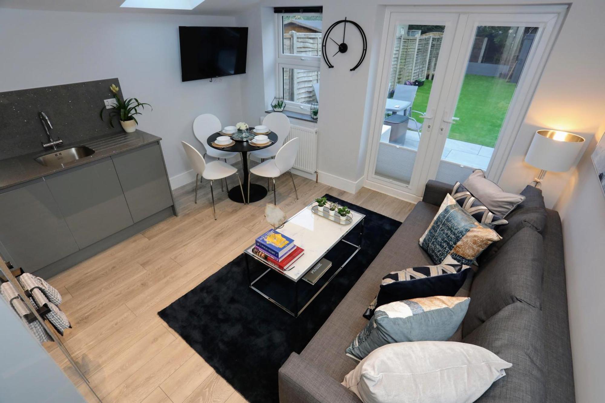 Aisiki Apartments: Pet-friendly With Air Con & Free Wifi Apartment
