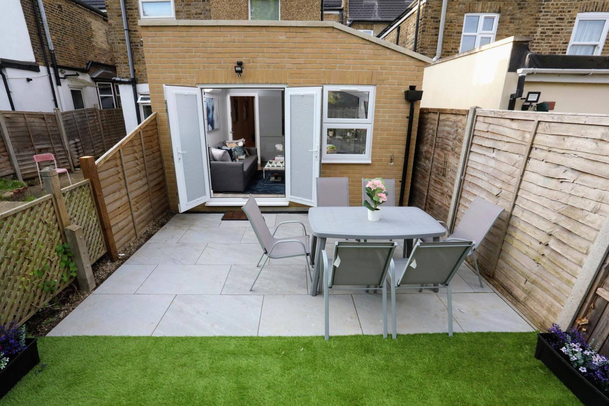 Aisiki Apartments: Pet-friendly With Air Con & Free Wifi Apartment